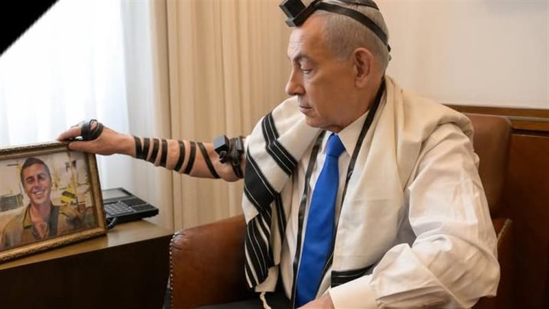 نتنياهو يرتدي التيفيلين