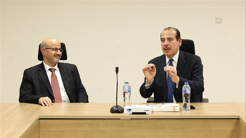 الدكتور عمرو نائب