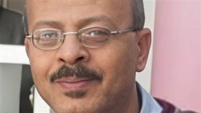 رحيل صوت مختلف في القصيدة.. وفاة الشاعر أشرف البولاقي تفجع الوسط الثقافي 