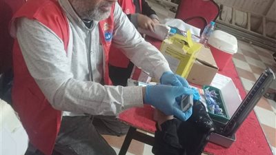 قافلة مبادرة الأمراض المزمنة تفحص المواطنين بجمعية العويضات كفر النجار بالسويس