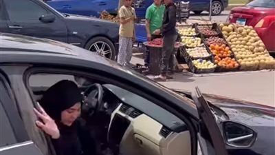 أول ظهور لزوجة الدكتور ضياء العوضى عقب وصولها لوداعه بمسجد التوحيد