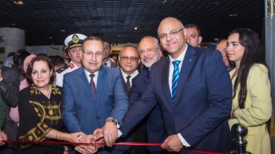 وزير التعليم العالي ومحافظ الإسكندرية يفتتحان متحف عشرون عام من الحفريات  