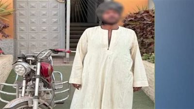 سقط في قبضة الأمن بعد فضحه الفيديو.. كشف لغز التحرش بفتاة في شوارع الأقصر