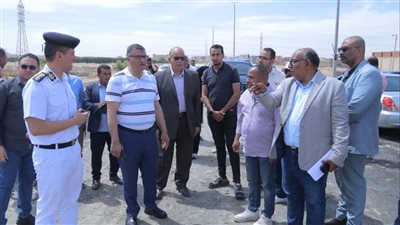 محافظ قنا يجري جولة بمدينة قنا الجديدة لتفقد مجمع المواقف والمزلقان 