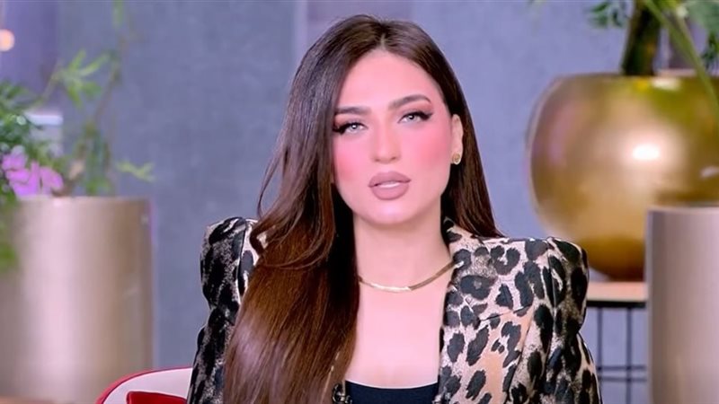 ياسمين عز 