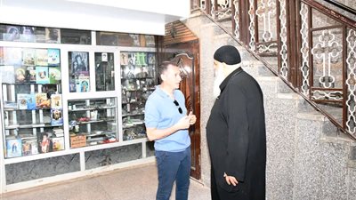 محافظ أسوان يزور كنيسة العذراء مريم والملاك ميخائيل بدراو تأكيداً لروح المحبة