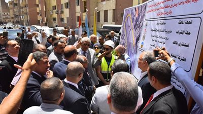 محافظ أسيوط يضع حجر الأساس لكوبري سيارات جديد أعلى السكة الحديد بمنطقة السادات