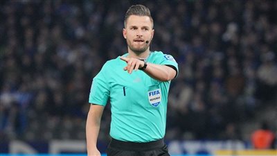 مصرفي ولا يعرف العواطف.. من هو دانيال شلاجر حكم مباراة الأهلي وبيراميدز؟