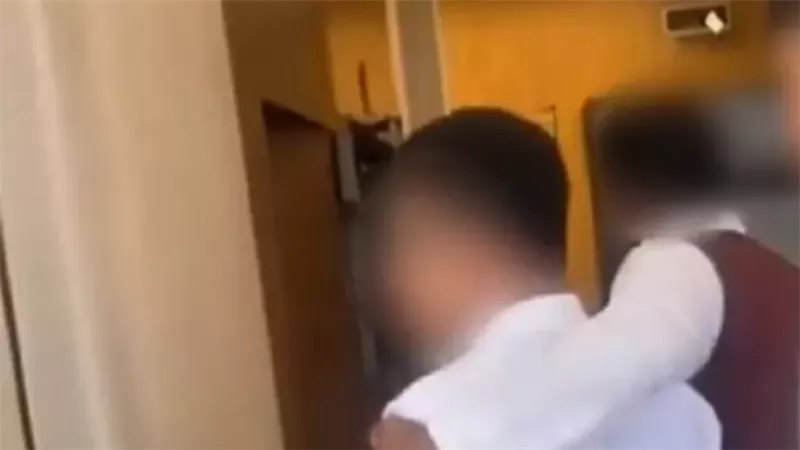 توقيف موظف في الفندق