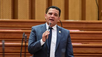 أمير الجزار: العمل عن بعد تسبب في تباطؤ بعض القطاعات وتحول الأحد لإجازة|خاص