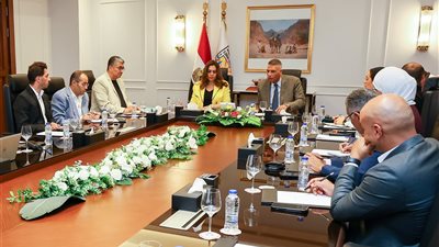 وزيرة البيئة تبحث دعم حماية المحميات الطبيعية بجنوب سيناء مع غرفة الغوص