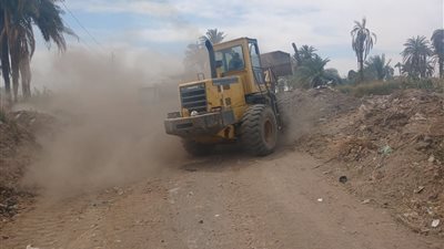 محافظ أسيوط: رفع 1200 طن مخلفات وتراكمات من طريق بني زيد - فزارة بالقوص