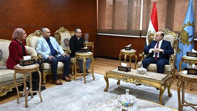 محافظ الغربية يستقبل مساعد وزير الصحة للطب العلاجي لبحث تطوير الخدمات الصحية