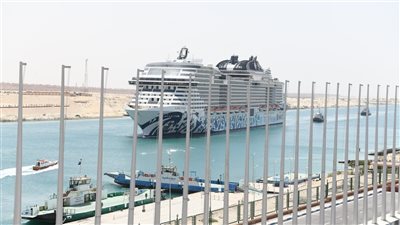 لأول مرة.. قناة السويس تشهد عبور 