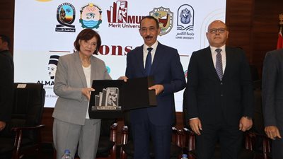 محافظ سوهاج يشهد افتتاح المؤتمر الطبي الدولي الخامس 