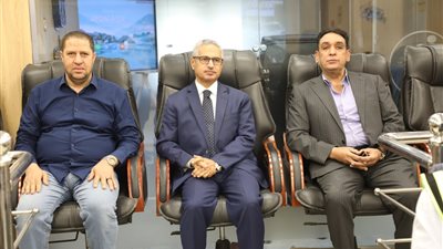 من مركز السيطرة بالديوان العام: محافظ بني سويف يتابع جهود إزالة التعديات