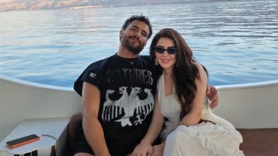 متجاهلًا أزمته مع طليقته.. مسلم يقضي عطلته الصيفية مع زوجته يارا