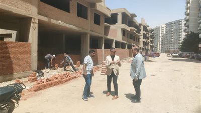 إغلاق مداخل أبراج التجاريين بالزراير في السويس لمواجهة البؤر الإجرامية 