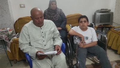 استغاثة عاجلة للرئيس.. طفل يصارع ضمور العضلات وعلاجه بـ60 مليون جنيه