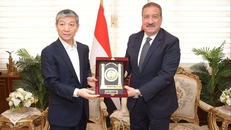 محافظ بورسعيد والسفير