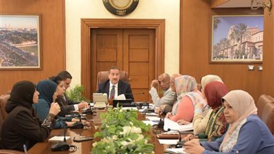 محافظ بورسعيد يشدد على سرعة الانتهاء من رصف وتطوير عدد من الشوارع