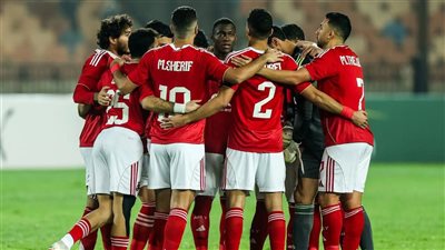 مصطفى يونس: أوضة اللبس مصيبة في الأهلي.. وإمام عاشور قالب وشه على الدكة