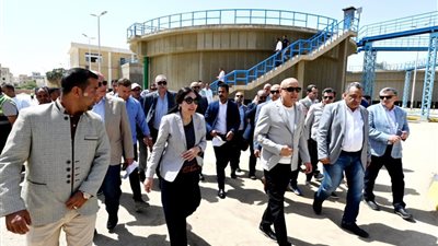 وزيرة الإسكان تتفقد مشروعات مياه الشرب والصرف الصحي وحياة كريمة بالأقصر