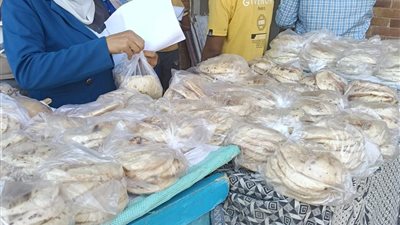 حملات تموينية مكبرة تضبط 305 مخالفة متنوعة بالأسواق والمخابز بقنا