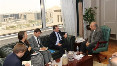 سفير فرنسا: مهتمون بإقامة استثمارات في مجالي الطاقة النظيفة والمتجددة بمصر