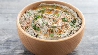     طريقة عمل بابا غنوج مشوي بخلطة الطحينة والثوم خطوة بخطوة