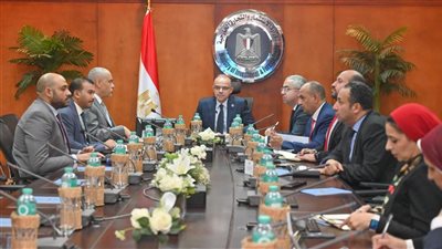 دعم مباشر للصناعة الوطنية.. الحكومة تبحث مع «العربي» خطط التوسع والإنتاج