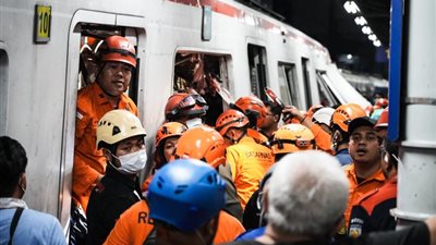 إندونيسيا.. 14 قتيلًا وعشرات المصابين في تصادم قطارين قرب جاكرتا
