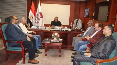 محافظ سوهاج يستقبل مستشار رئيس الوزراء لمتابعة مشروعات 