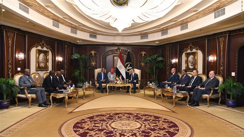 وزير الداخلية يستقبل