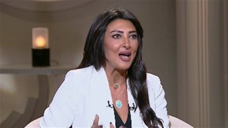  الكاتبة رنا أبو