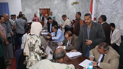 محافظ سوهاج يعقد اللقاء الجماهيري الأسبوعي لبحث مطالب المواطنين وحل مشكلاتهم