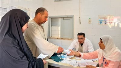 توقيع الكشف الطبي على 284 مواطن بالمجان في مختلف التخصصات بالبحيرة