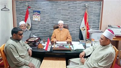 وكيل أوقاف أسيوط يستقبل أحد نجوم «دولة التلاوة» ويمنحه عضوية المقرأة النموذجية
