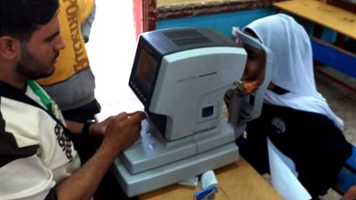 مسوحات طبية لعيون طلاب المدارس بمراكز ساقلتة والمراغة والبلينا في سوهاج 