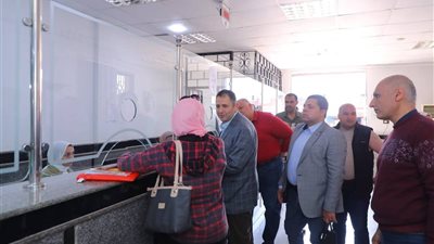 محافظ دمياط يتابع المركز التكنولوجي برأس البر ويستمع لمطالب المواطنين 
