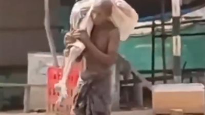 مأساة رجل في الهند تهزّ المشاعر.. ينبش قبر شقيقته لإثبات وفاتها أمام البنك