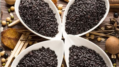     ماذا يحدث لجسمك عند إضافة السمسم الأسود لنظامك الغذائي؟