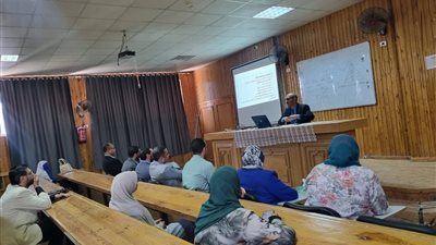 دورتان تدريبيتان في التحليل الإحصائي وبنوك الأسئلة بكلية التربية بنات بأسيوط