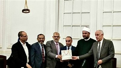 المجلس الأعلى للشئون الإسلامية يكرم مدير اللجان العلمية لبلوغه سن المعاش