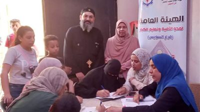 هيئة تعليم الكبار بالسويس تنظم قافلة طبية مجانية تقدم 800 خدمة للمواطن