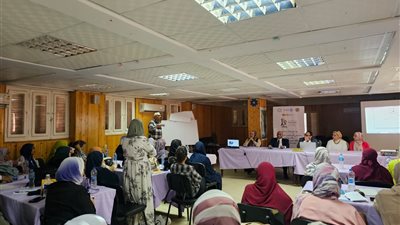 محافظ أسيوط: إعداد كوادر تعليمية للتوعية بمخاطر الهجرة غير الشرعية ضمن مبادرة «مراكب النجاة»