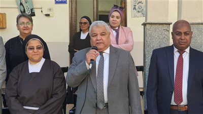 وكيل تعليم الأقصر يشهد تكريم فريق المسرح المدرسي بمدرسة الراهبات الخاصة 