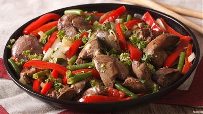 طريقة عمل الكبد والقوانص.. خطوة بخطوة وأحلى من المطاعم