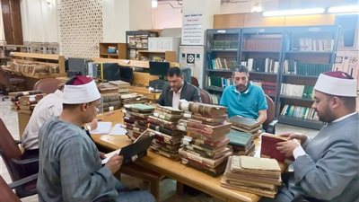 تمهيدا لافتتاح مكتبة المخطوطات .. الأعلى للشئون الإسلامية يواصل أعمال الترقيم