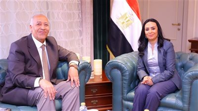 وزيرة التضامن الاجتماعي تلتقي رئيس مجلس إدارة شركة 